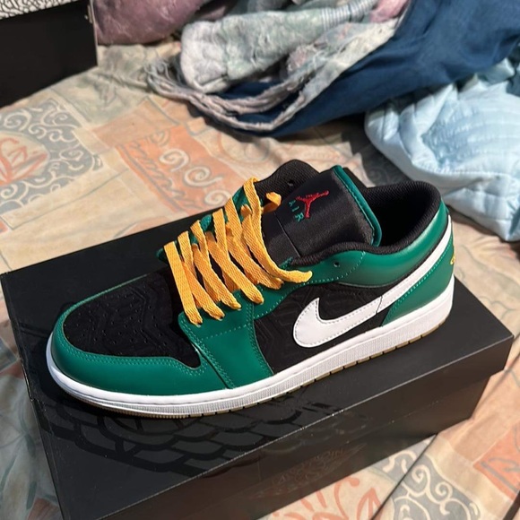 I have some air, Jordan ones air Jordan number 4 brand new - Picture 3 of 3